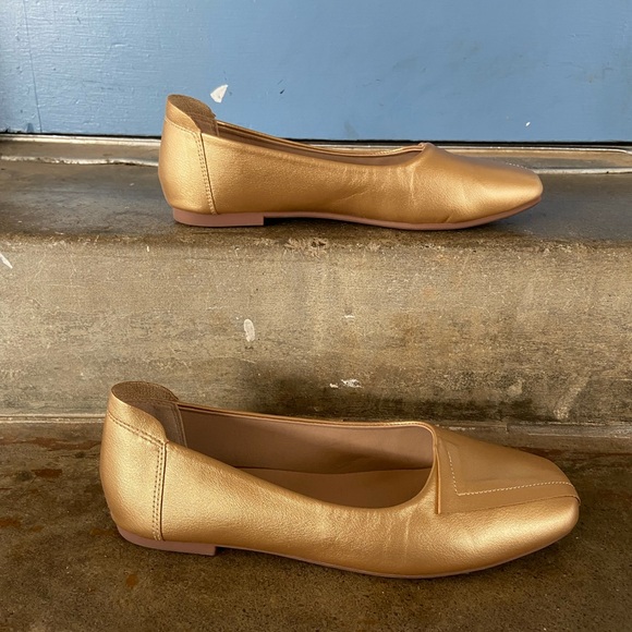 Chic Gold Women's Flats - Picture 2 of 7